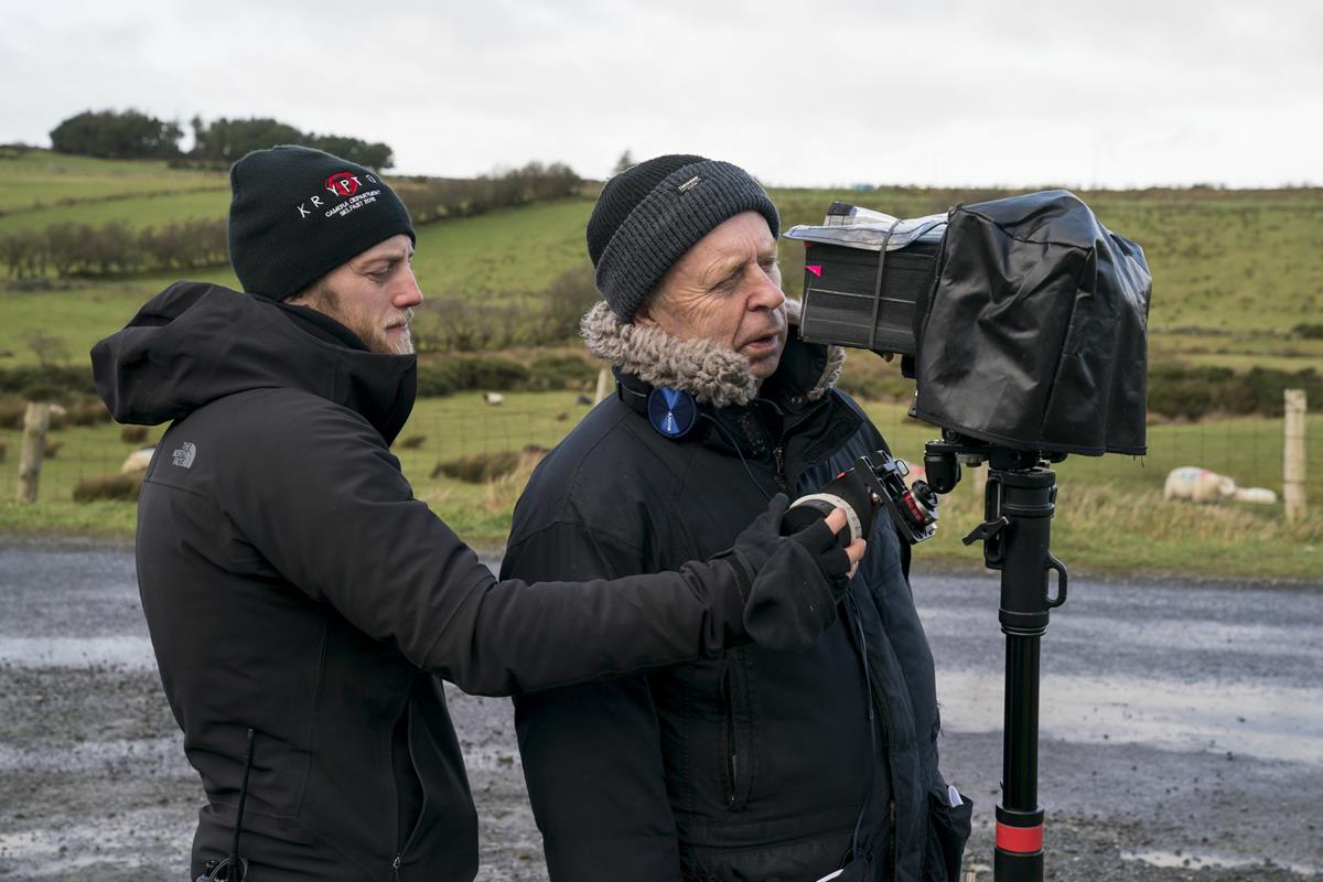 Director Pete Travis behind the scenes of BLOODLANDS. Cr: HTM Television/Steffan Hill