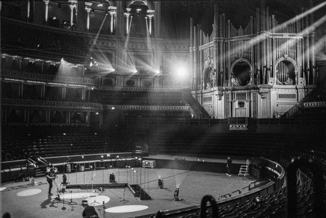 During lockdown, Hangman shot a concert performed by singer-songwriter Passenger at London’s Royal Albert Hall using a mix of Red 8K and BMD 12K cameras.