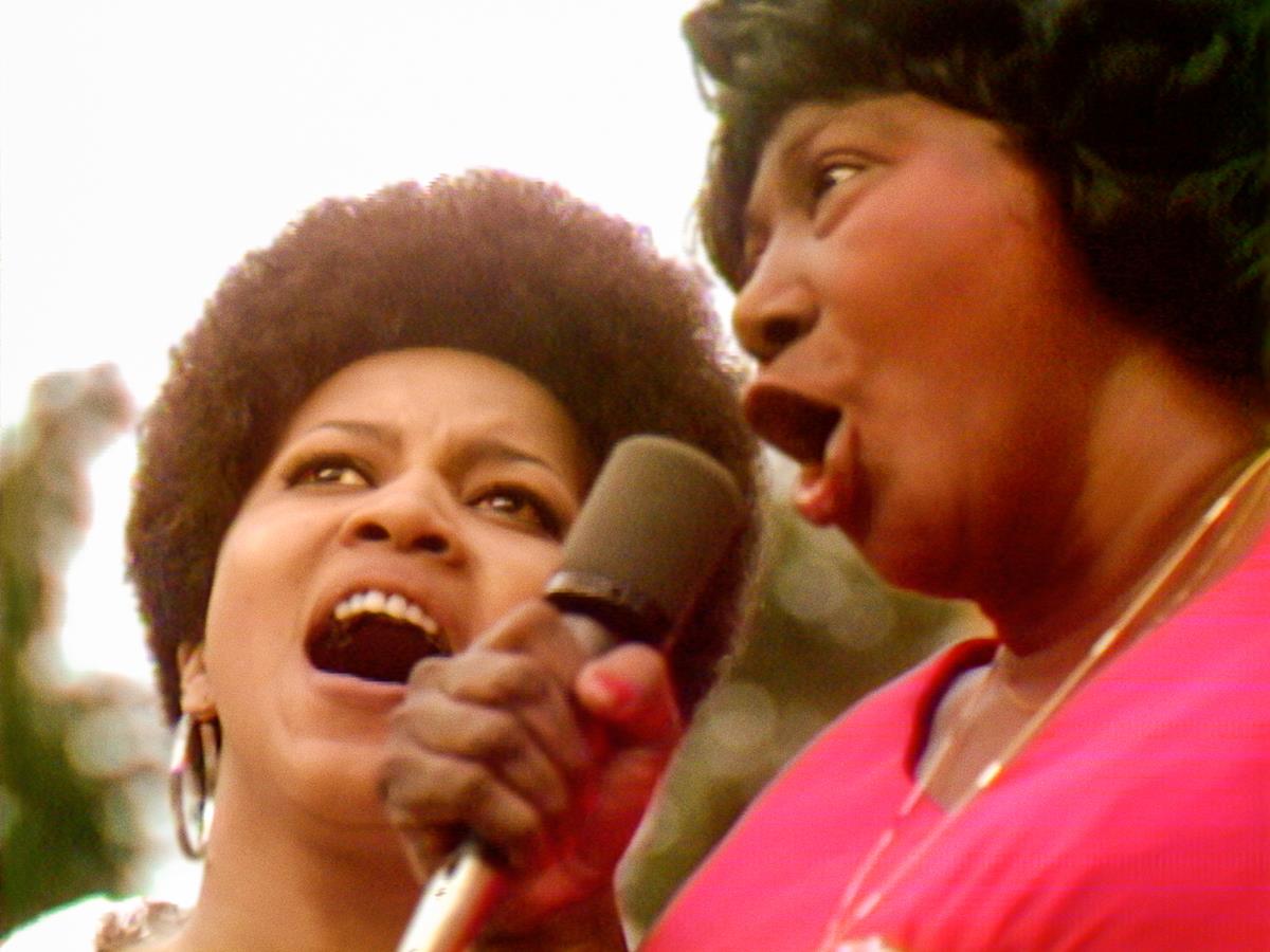 Mavis Staples and Mahalia Jackson performing at the Harlem Cultural Festival in 1969, featured in the documentary “Summer Of Soul (Or, When The Revolution Could Not Be Televised).” Cr: Mass Distraction Media/Searchlight Pictures