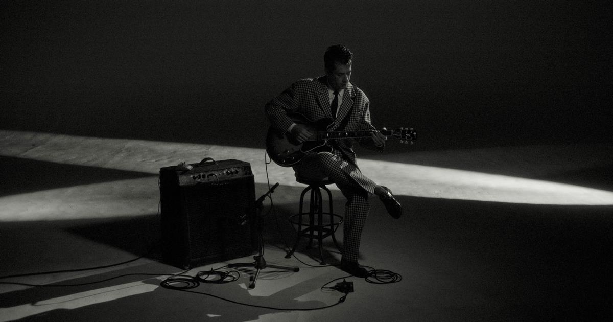 Mark Ronson in “Watch the Sound With Mark Ronson.” Cr: Apple TV+