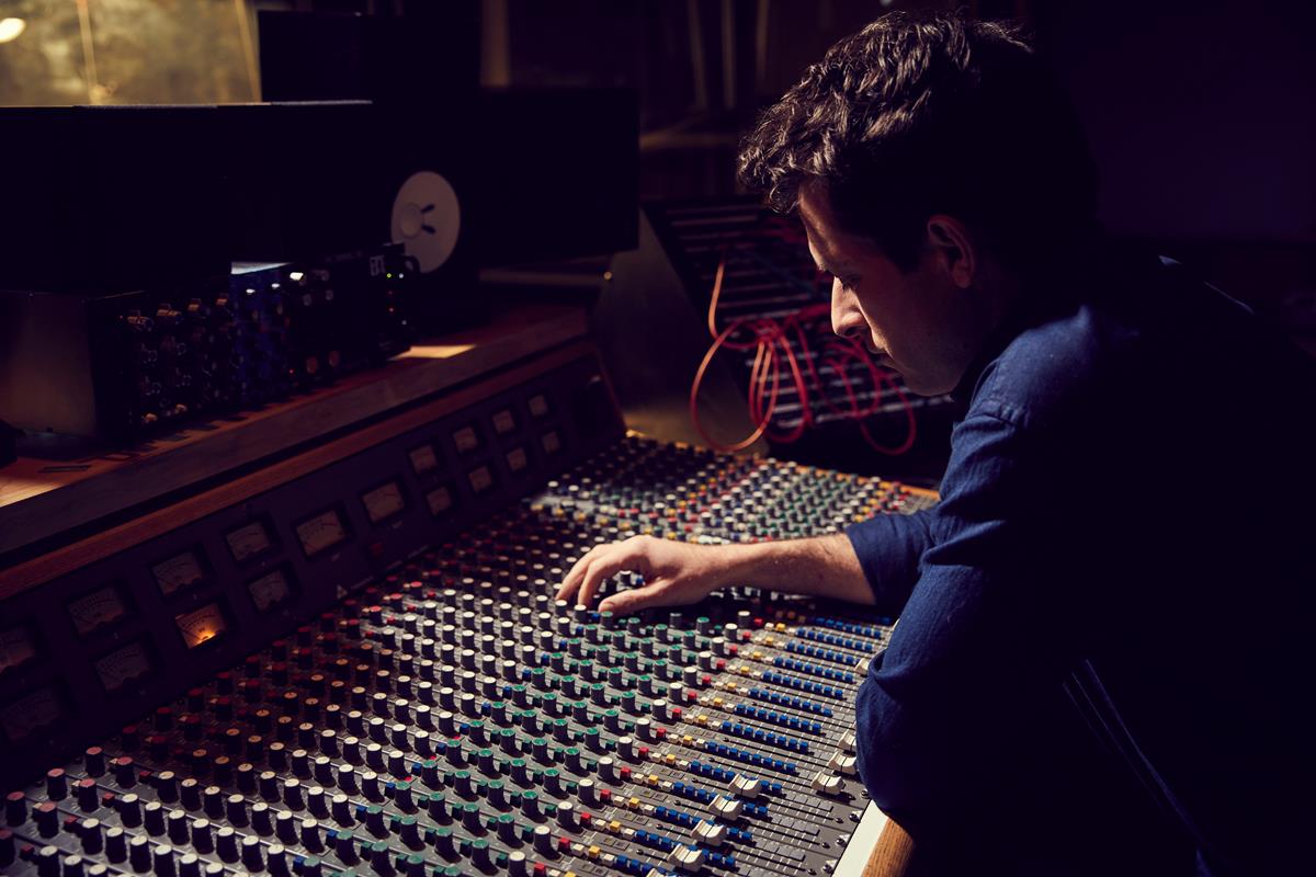 Mark Ronson hosts “Watch the Sound with Mark Ronson.” Cr: Apple TV+