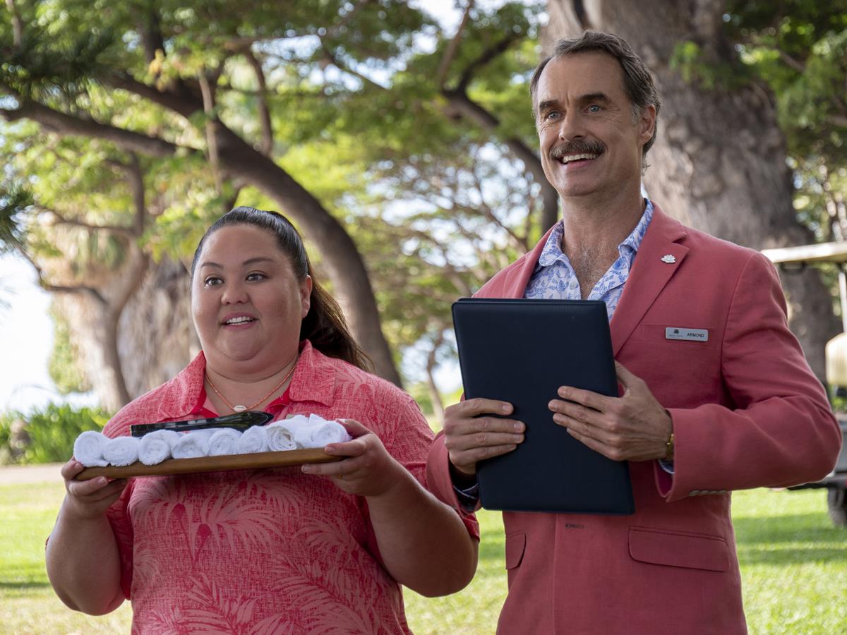 Jolene Purdy as Lani and Murray Bartlett as Armond in Episode 1 of “The White Lotus.” Cr: HBO