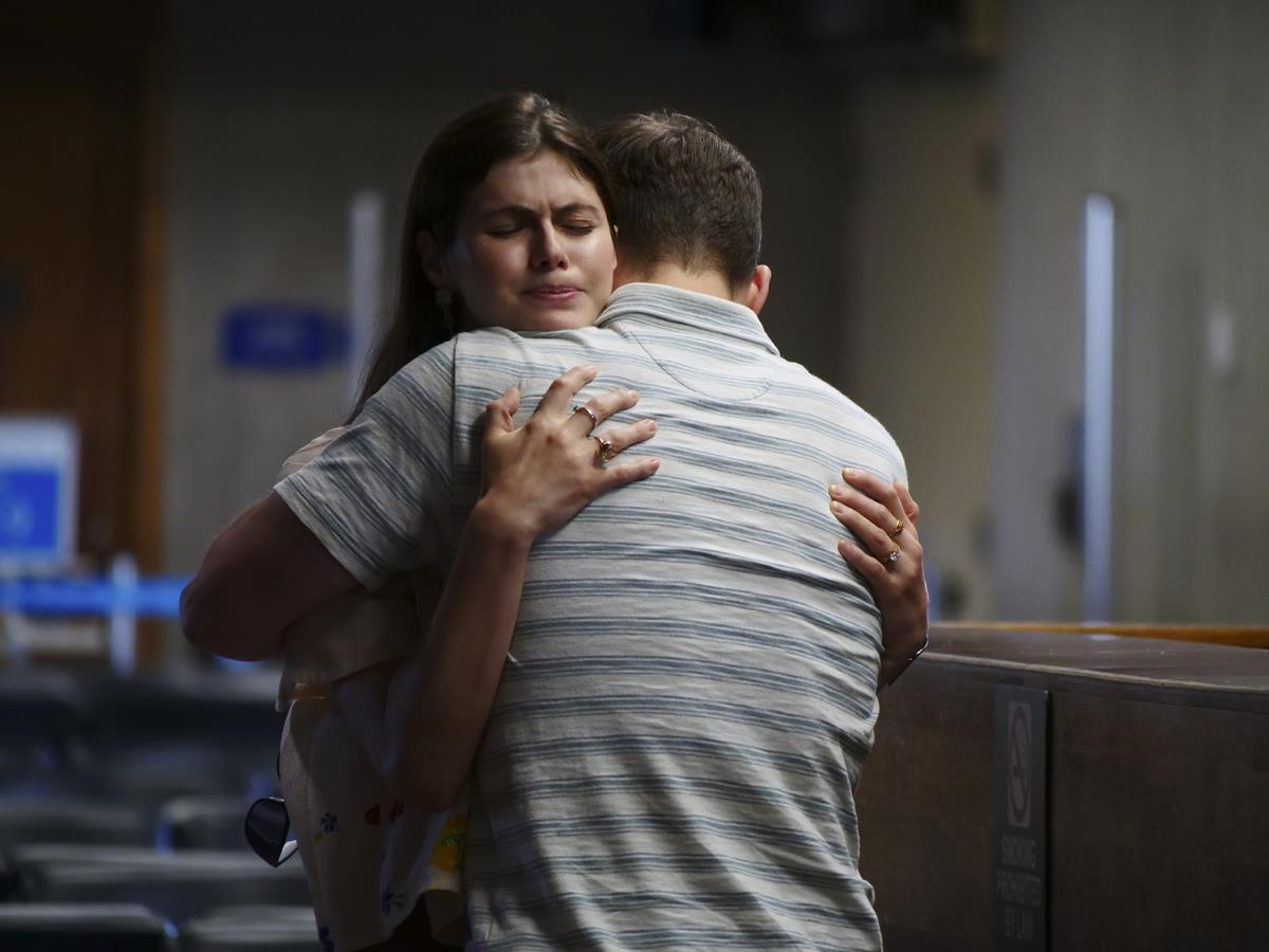 Alexandra Daddario as Rachel Patton and Jake Lacy as Shane Patton in Episode 6 of “The White Lotus.” Cr: HBO