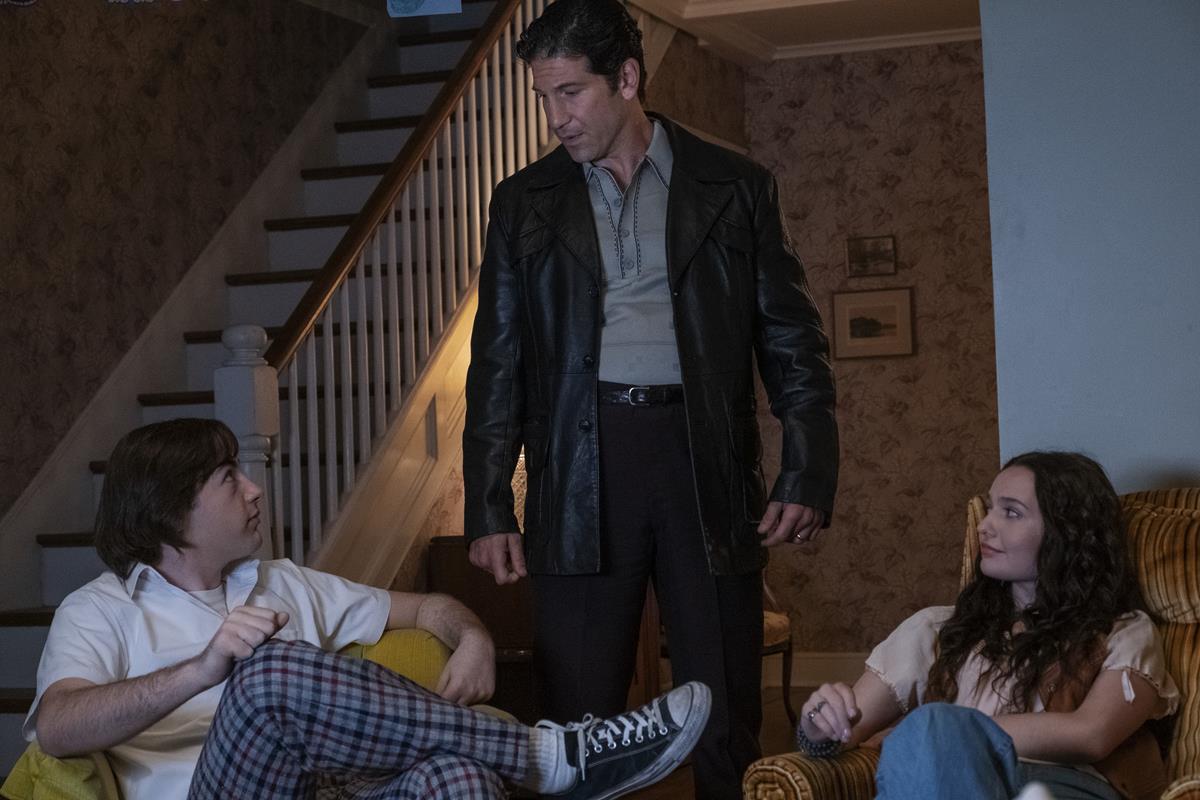 Michael Gandolfini as Teenage Tony Soprano, Jon Bernthal as Johnny Soprano and Alexandra Intrator as Teenage Janice Soprano in “The Many Saints of Newark.” Cr: Barry Wetcher/Warner Bros. Pictures