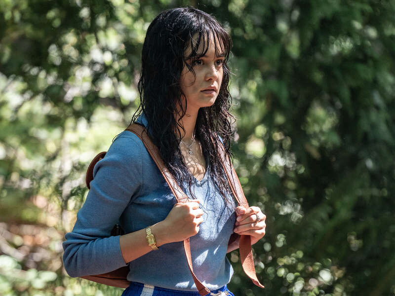 Courtney Eaton as Teen Lottie in season 1 episode 3 of “Yellowjackets.” Cr: Showtime