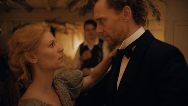 Claire Danes and Tom Hiddleston in “The Essex Serpent.” Cr: Apple TV+