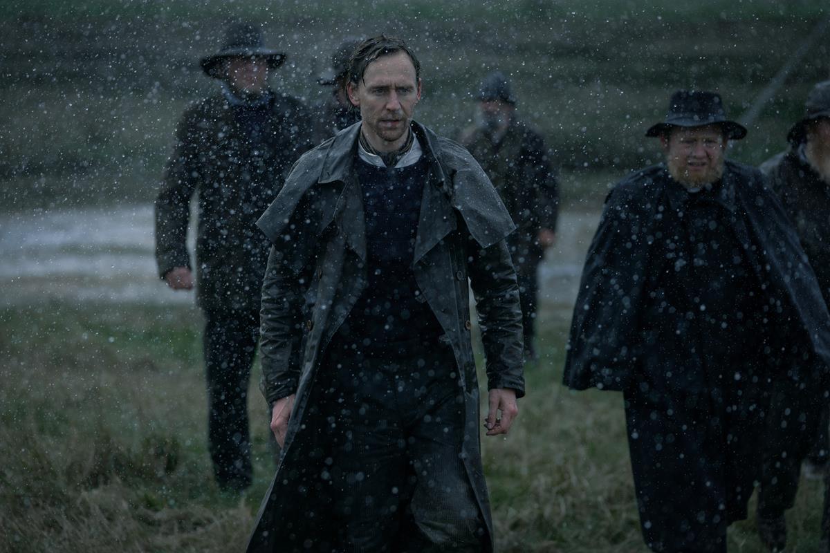 Tom Hiddleston in “The Essex Serpent.” Cr: Apple TV+