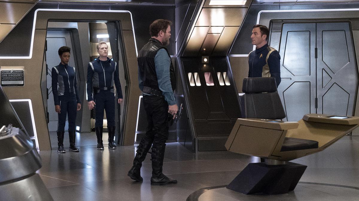 Sonequa Martin-Green as First Officer Michael Burnham, Anthony Rapp as Lieutenant Paul Stamets, Rainn Wilson as Harry Mudd, and Jason Isaacs as Captain Gabriel Lorca in episode 7 of “Star Trek: Discovery.” Cr: Michael Gibson /Paramount+