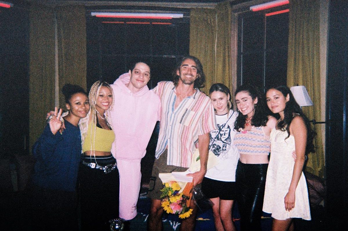 Myha’la Herrold, Amandla Stenberg, Pete Davidson, Lee Pace, Maria Bakalova, Rachel Sennott, and Chase Sui Wonders on the set of “Bodies Bodies Bodies” Cr: A24