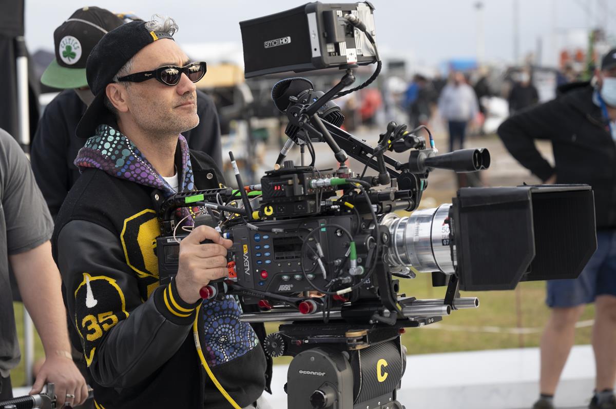 Director Taika Waititi on the set of “Thor: Love and Thunder.” Cr: Jasin Boland/Marvel Studios