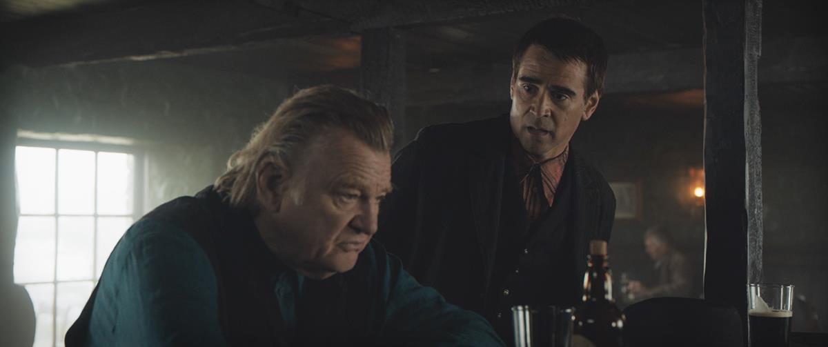 Colin Farrell as Pádraic Súilleabháin and Brendan Gleeson as Colm Doherty in “The Banshees of Inisherin.” Cr: Searchlight Pictures