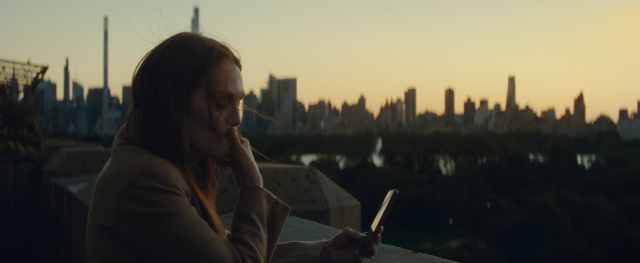 Julianne Moore in “Sharper,” CR: AppleTV+