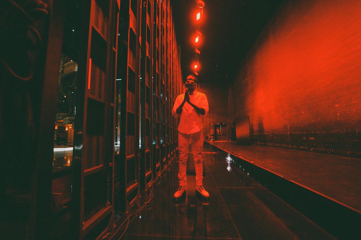 Behind the scenes of “Chris Rock LIVE: Selective Outrange” at the Hippodrome Theater in Baltimore. Cr: Kirill Bichutsky/Netflix