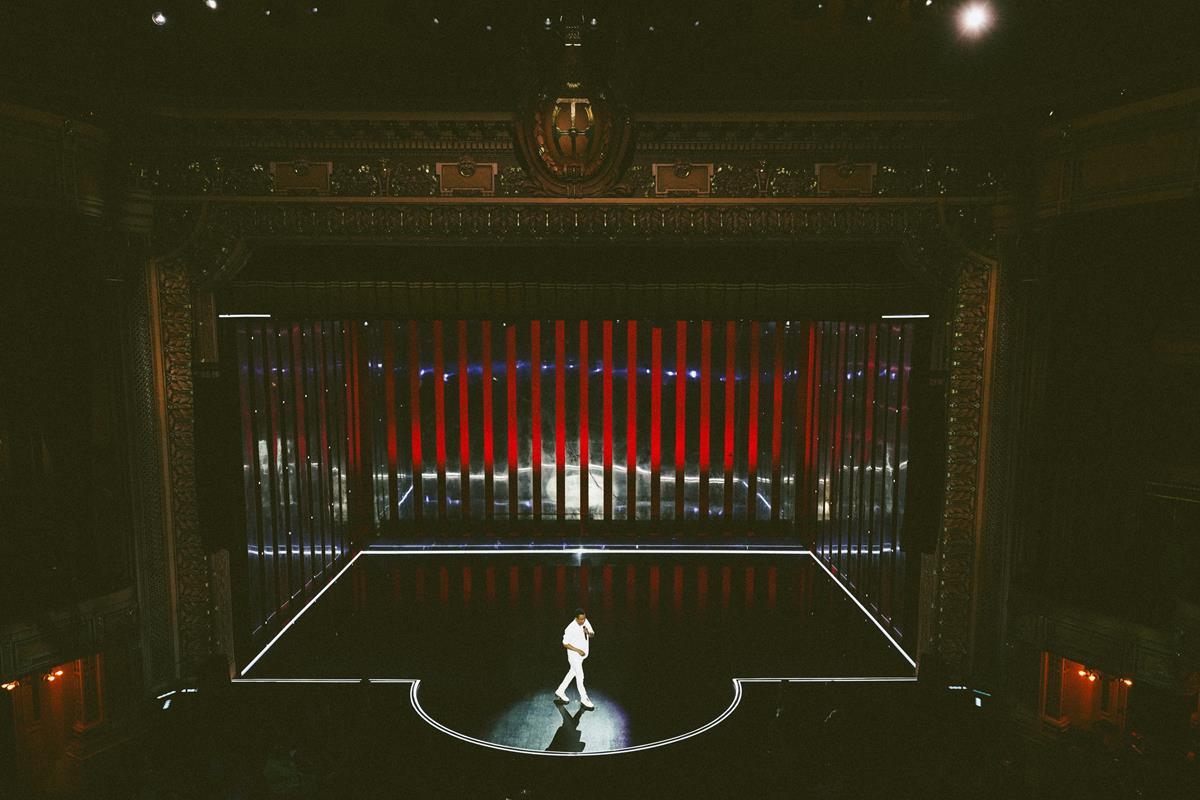 Chris Rock at the Hippodrome Theater in Baltimore in “Chris Rock LIVE: Selective Outrange.” Cr: Kirill Bichutsky/Netflix