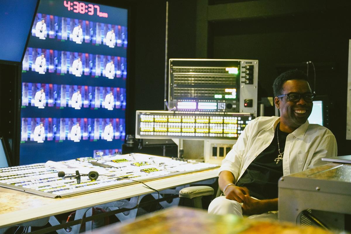 Behind the scenes of “Chris Rock LIVE: Selective Outrange” at the Hippodrome Theater in Baltimore. Cr: Kirill Bichutsky/Netflix