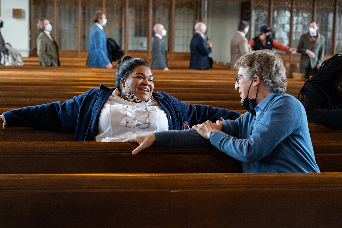 Da’Vine Joy Randolph and director Alexander Payne on the set of their film “The Holdovers,” a Focus Features release, Cr: Seacia Pavaoin