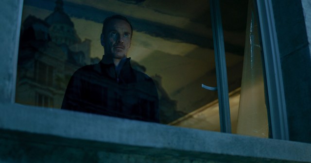 Michael Fassbender as an assassin in “The Killer,” directed by David Fincher. Cr: Netflix