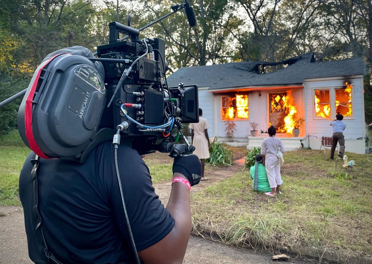 DP Jomo Fray, Sheila Atim and Chris Chalk on the set of “All Dirt Roads Taste of Salt,” directed by Raven Jackson. Cr: Jaclyn Martinez/A24